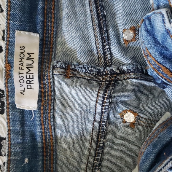 Almost famous jeans size 3 woman's. Blue color - Picture 3 of 7